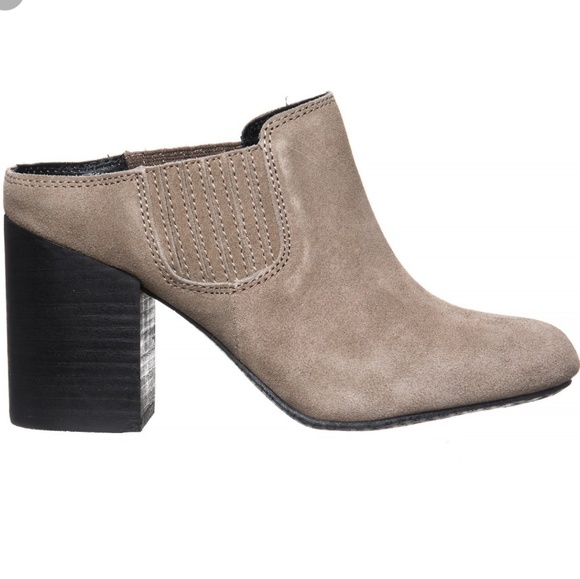 Sleek Adam Tucker Mules - Picture 3 of 4